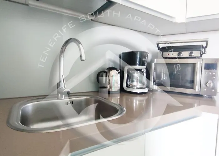 Paradise Ocean アパート アデヘ